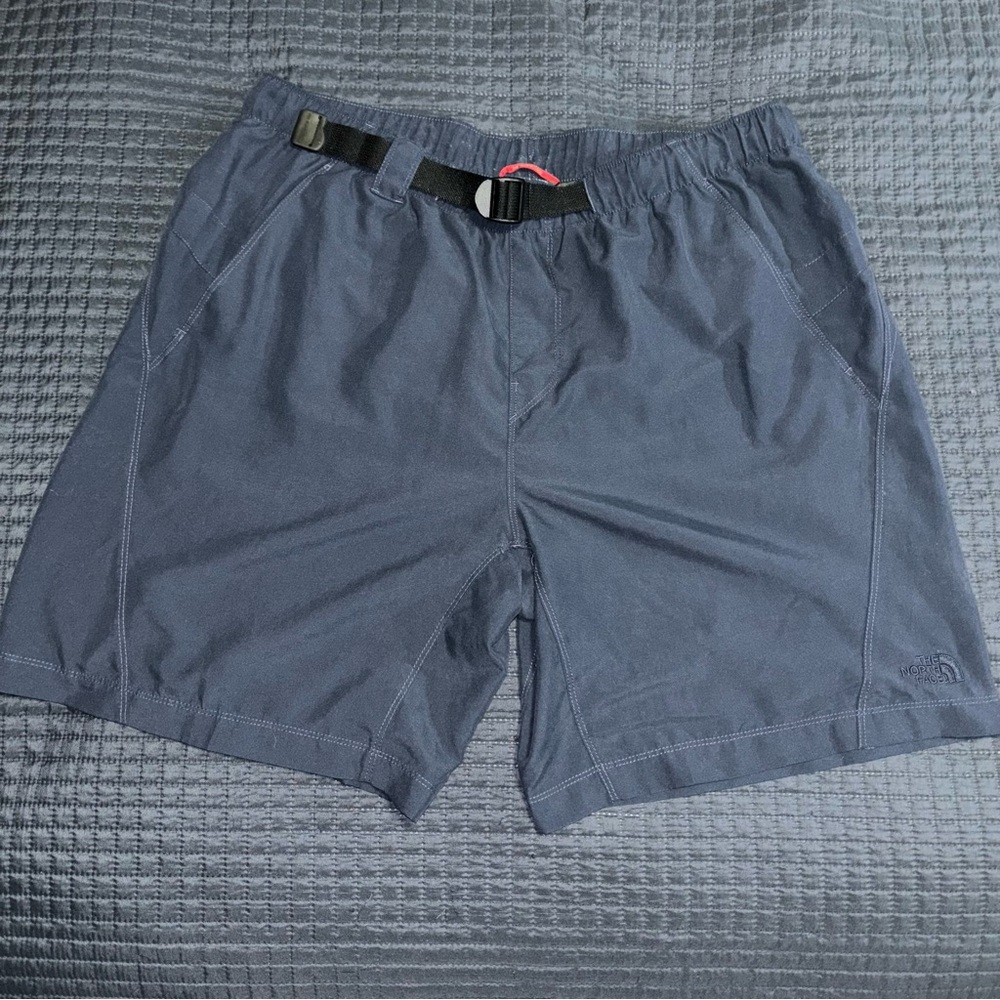 The North Face Belted Shorts in Navy Size Medium